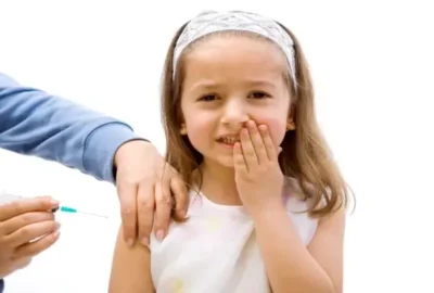 crianca com medo de vacina Capa