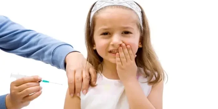 crianca com medo de vacina Capa